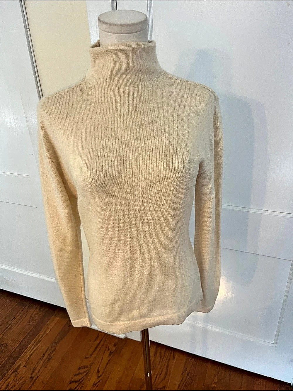 Vintage Anne Klein Ivory Cashmere Turtleneck Sweater – Button-Back Quiet Luxury